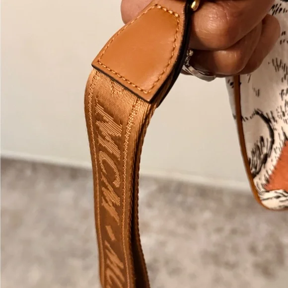 MCM Cognac Visetos Pouch with White Rabbit and Blue Detail - Picture 3 of 7